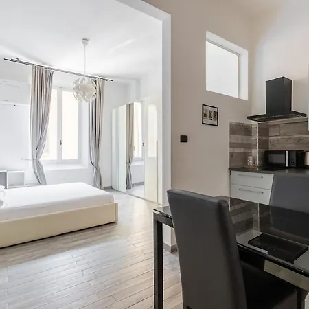 Mura Di Porta Castiglione 5 *